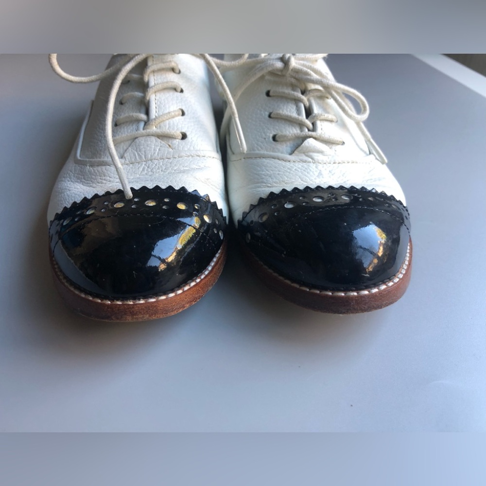 Kate Spade White & Black leather Oxfords Women's Size: 8M - Picture 4 of 14